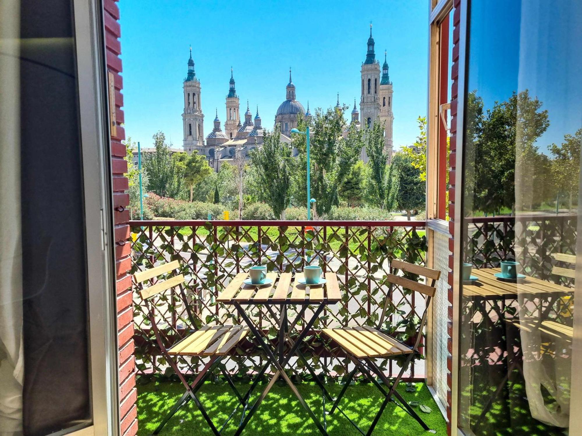 Front Views To El Pilar Comotucasa Zaragoza Kültér fotó