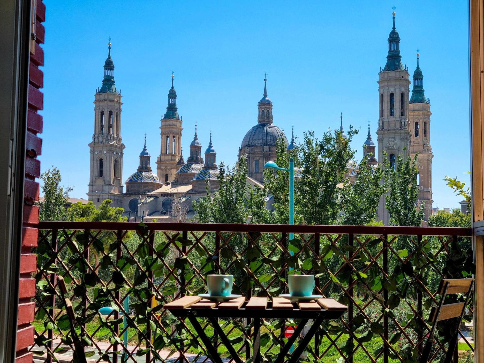 Front Views To El Pilar Comotucasa Zaragoza Kültér fotó